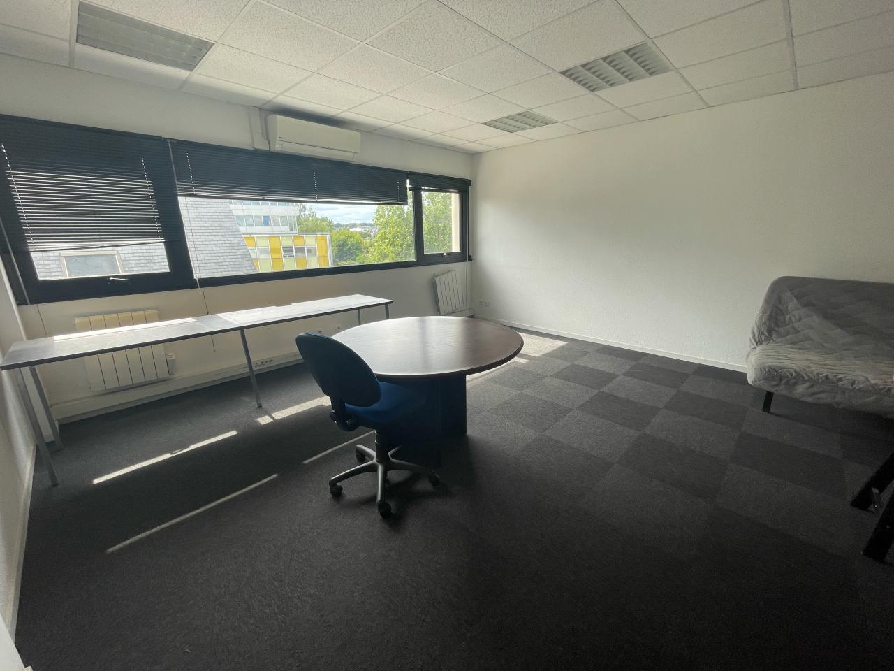 Bureau Cesson-Sévigné 57m² Location bureau Cesson-Sévigné Ille-et-Vilaine OLBUR2424539 2